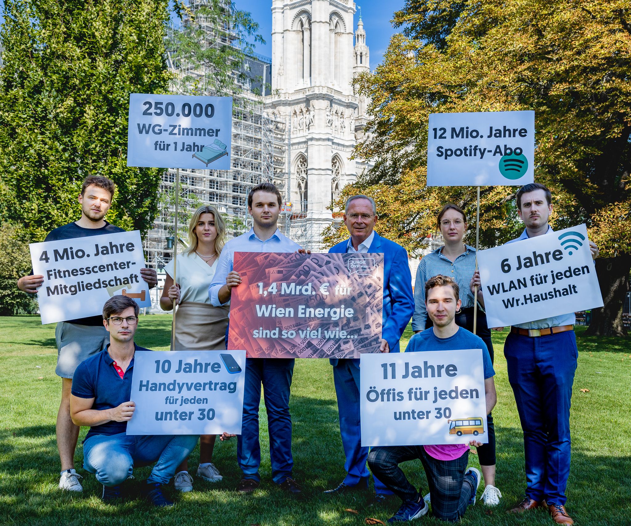Die Junge ÖVP mit VP-Chef Karl Mahrer und JVP-Chef Harald Zierfuß (m.) rechnet vor, was man alles um 1,4 Milliarden Euro bekommt.