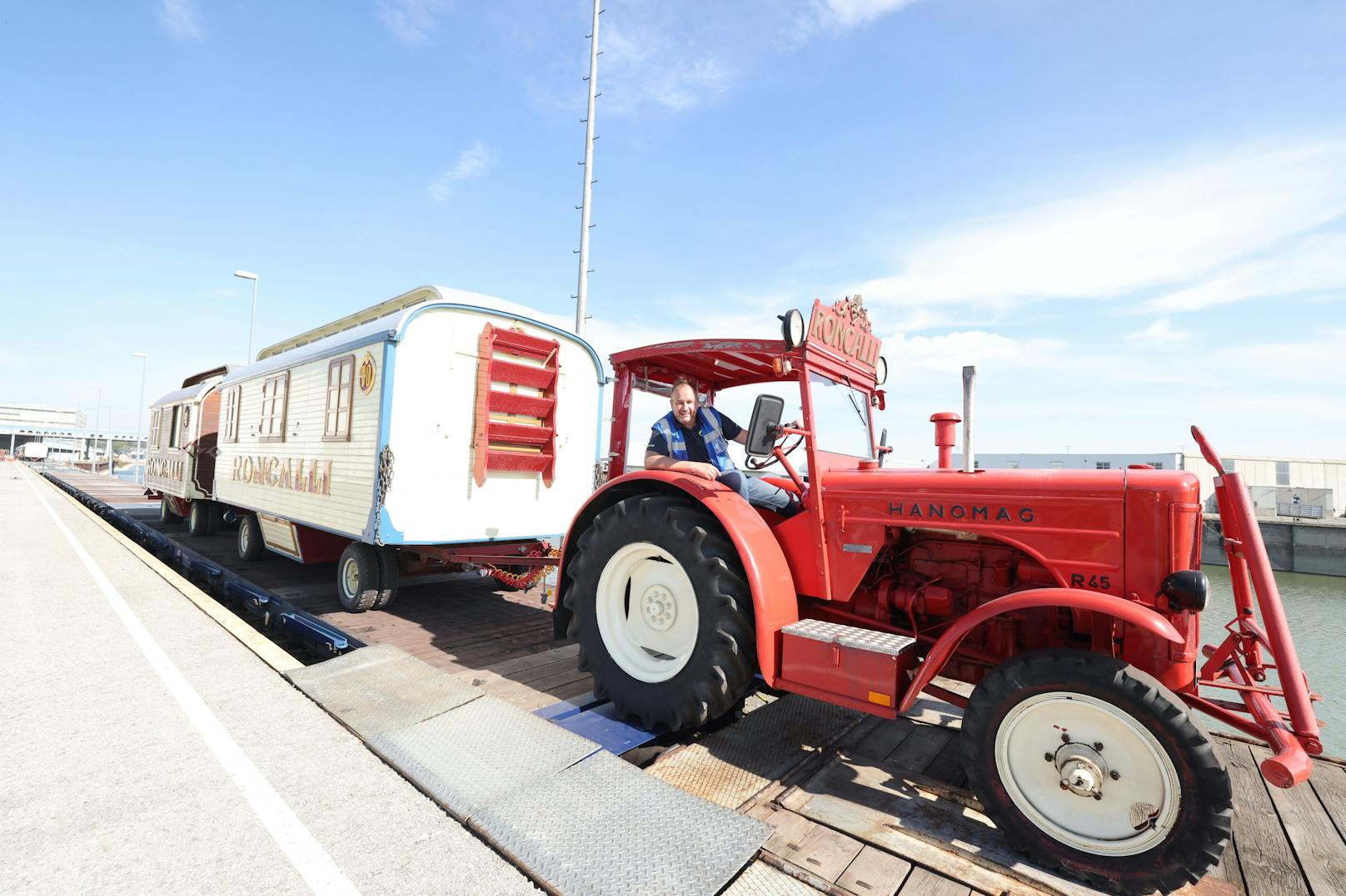 Zirkus-Zug bringt 630 Tonnen Roncalli-Gepäck nach Wien