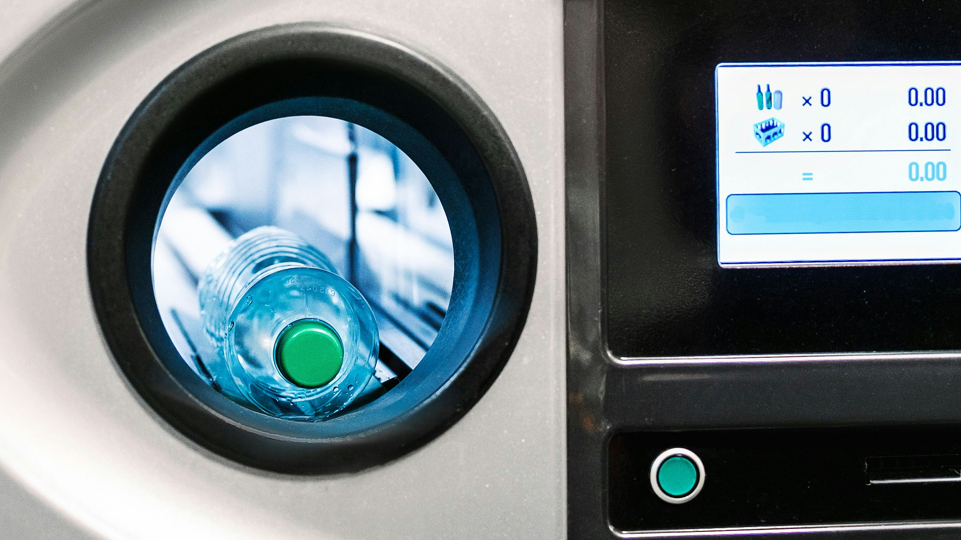 Automatic machine for collection and recycling of plastic and glass bottles