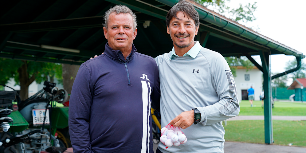 Manfred Zsak und Ivica Vastić mit kleineren Bällen.