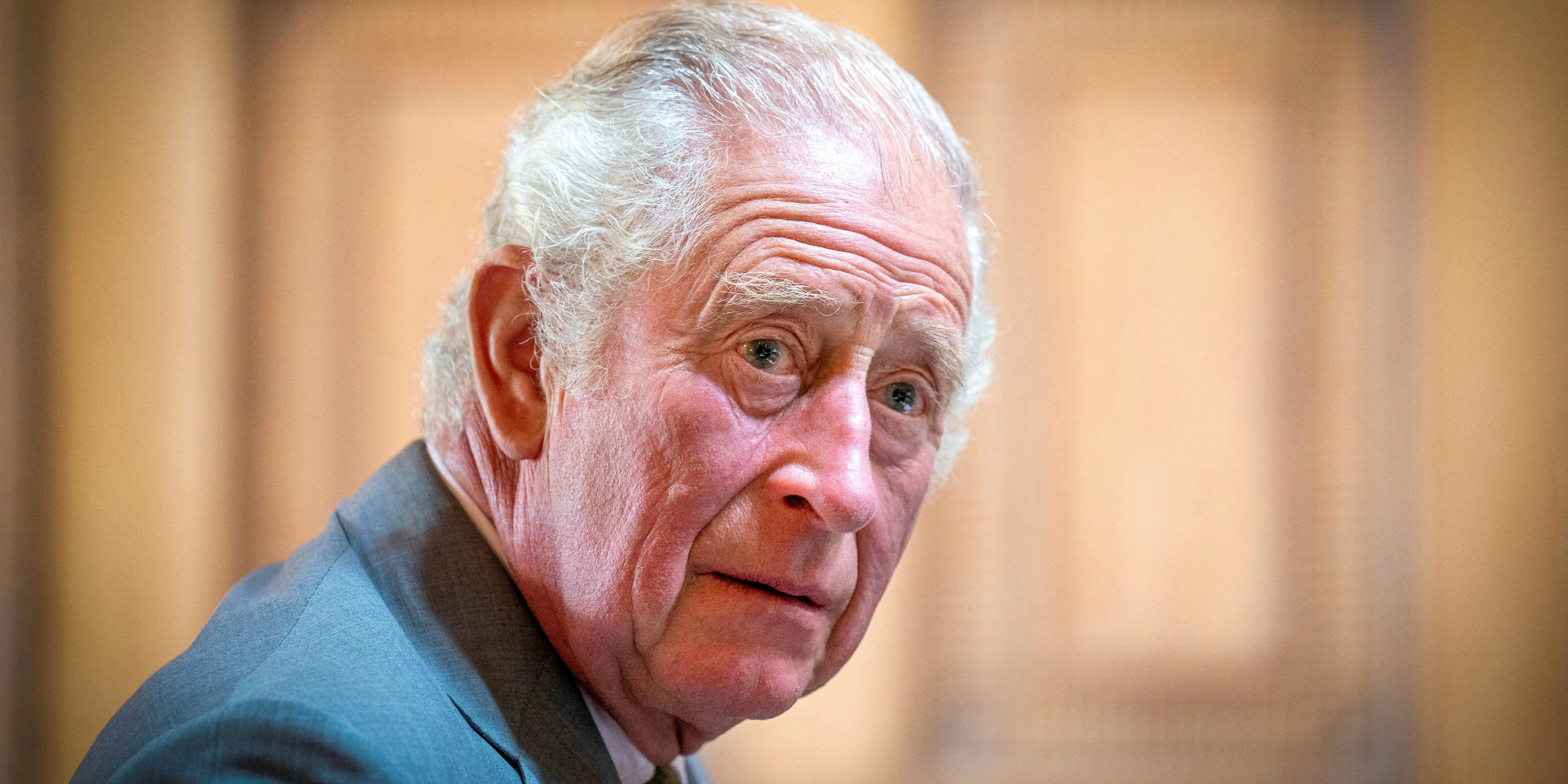 Auch Prinz Charles und seine zweite Ehefrau Camilla sind schon in Schottland angekommen. 