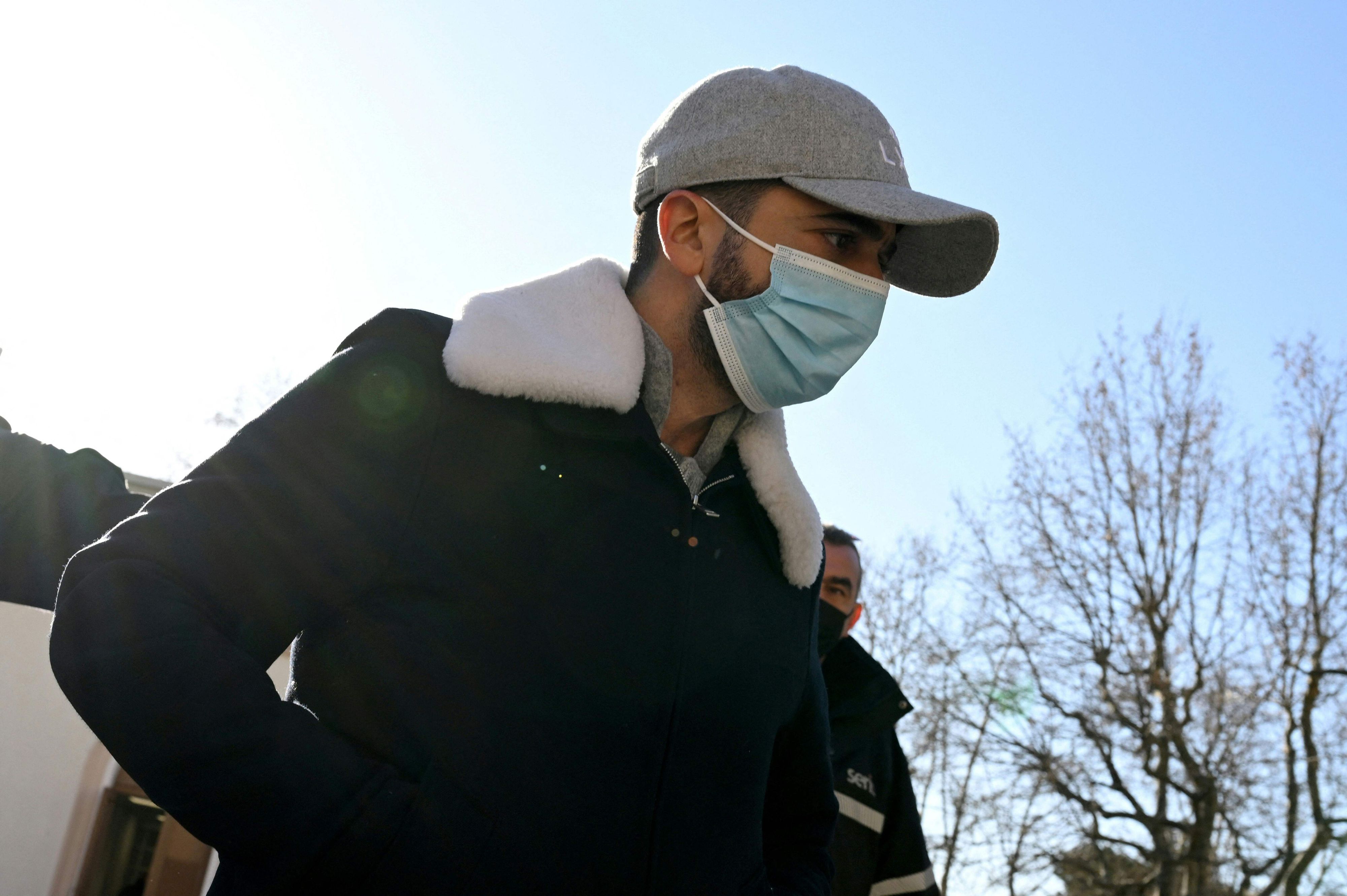 Lionel Guedj wird beschuldigt, etwa 3.900 gesunde Zähne abgetötet zu haben.