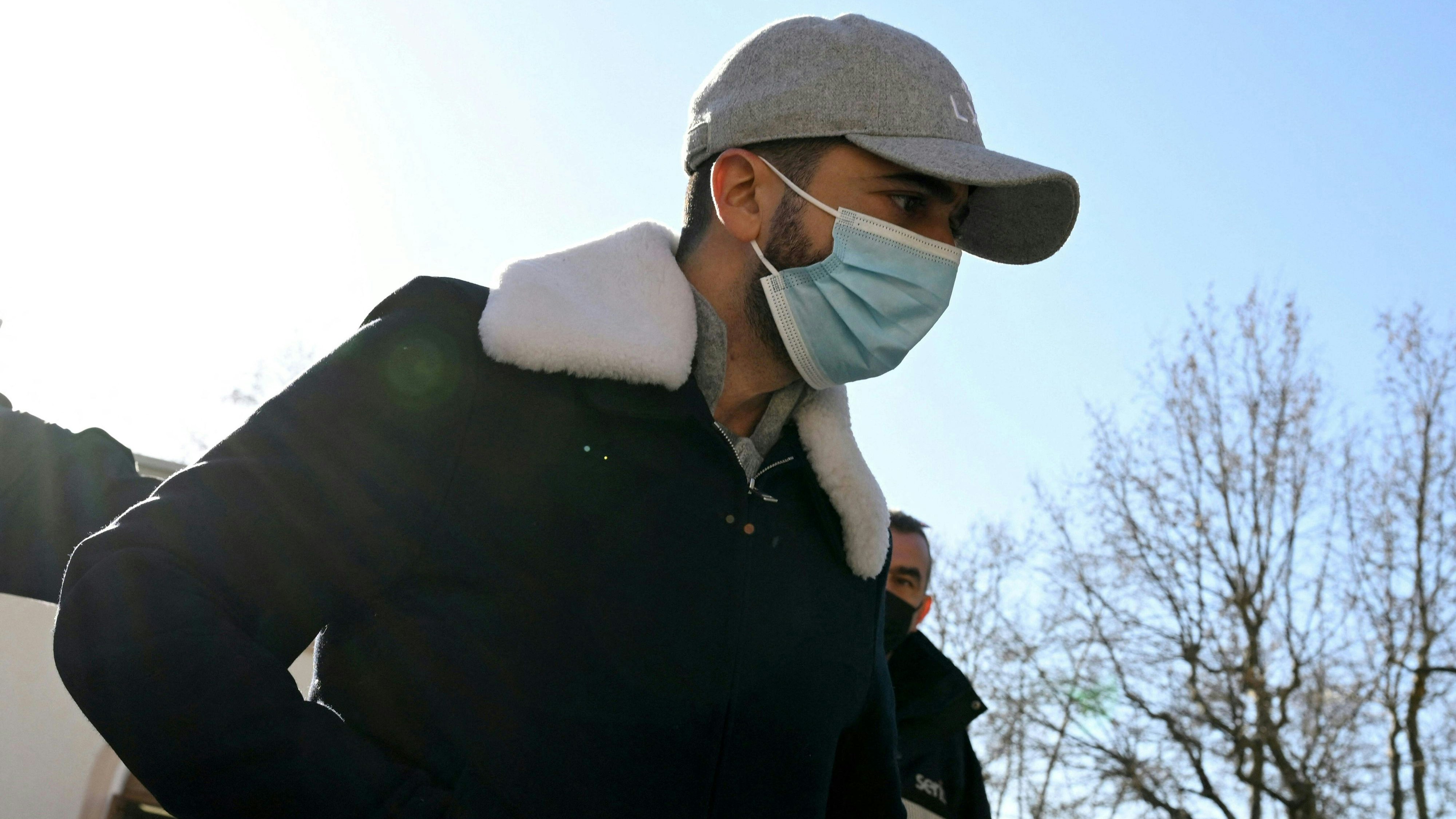 Lionel Guedj wird beschuldigt, etwa 3.900 gesunde Zähne abgetötet zu haben.