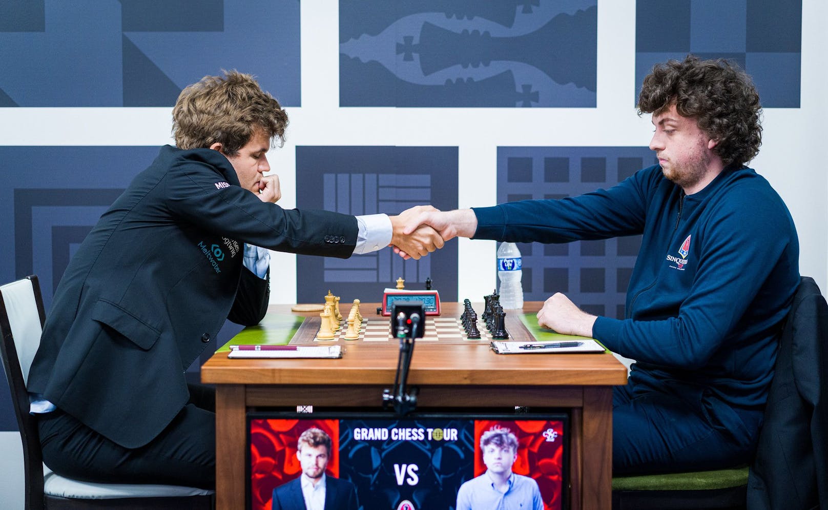 Ausgekugelt mit Liebeskugeln? Der 19-jährige Schach-Shootingstar Hans Niemann (rechts) sieht sich heftigen Vorwürfen ausgesetzt.