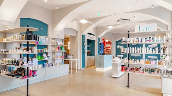 In der Walfischgasse (vis-a-vis Moulin Rouge) hat der neue Concept-Store von Cosmeterie mit Treatment-Area eröffnet.