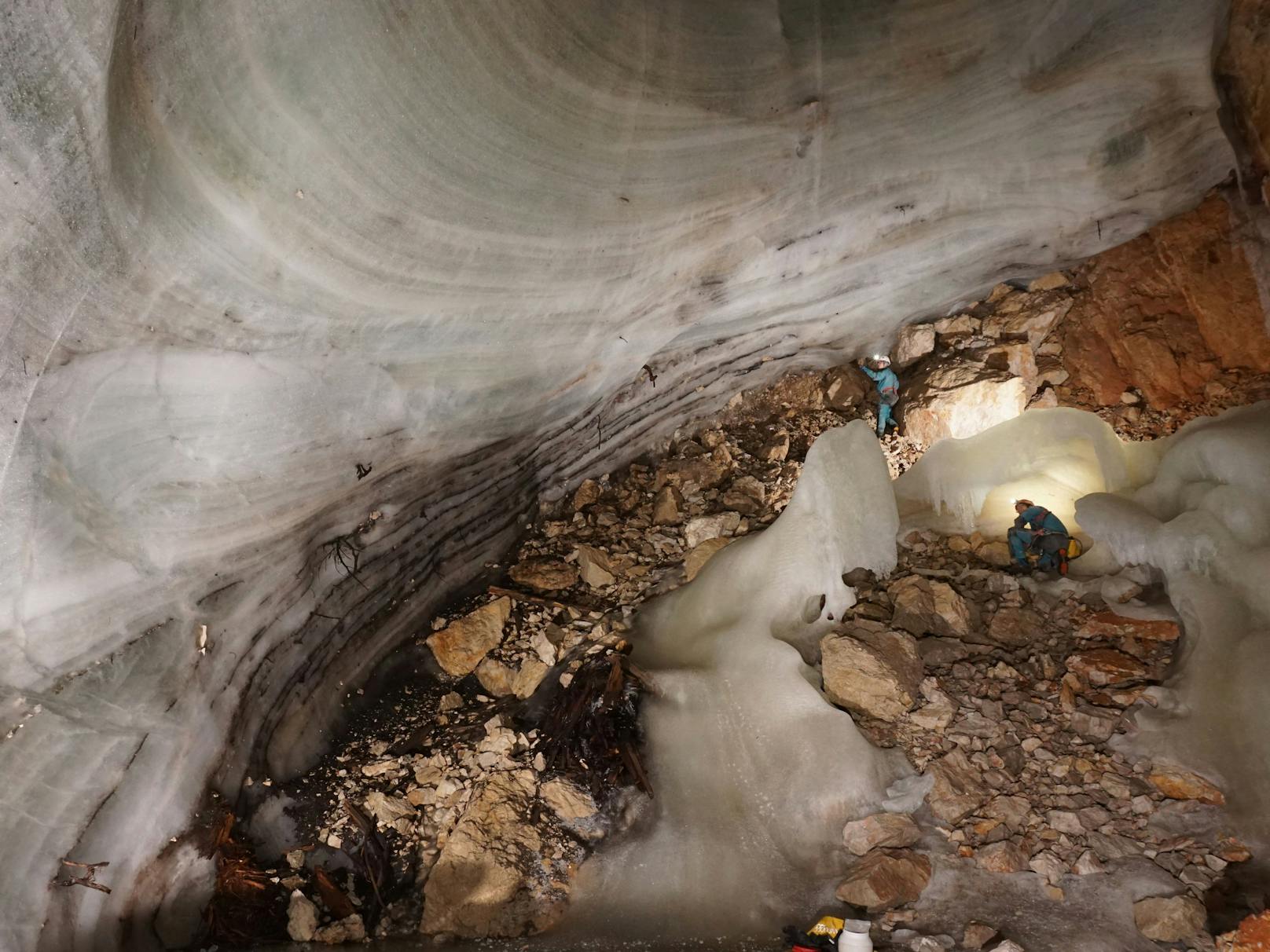 Die "Eisgruben"-Eishöhle in Oberösterreich ist eine der acht von Innsbrucker Geologen untersuchten Höhlen in Österreich. Sie verlor in 40 Jahren zehn Meter Eis.