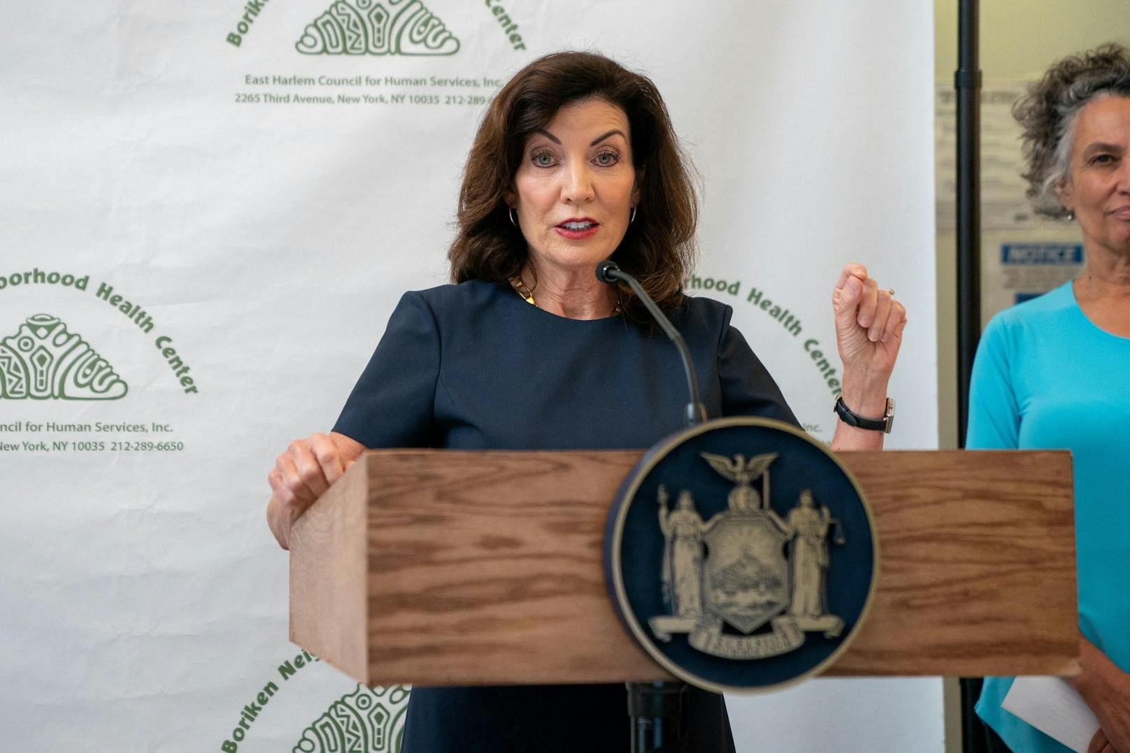 Die Gouverneurin von New York, Kathy Hochul, erklärte nun den Katastrophenfall.