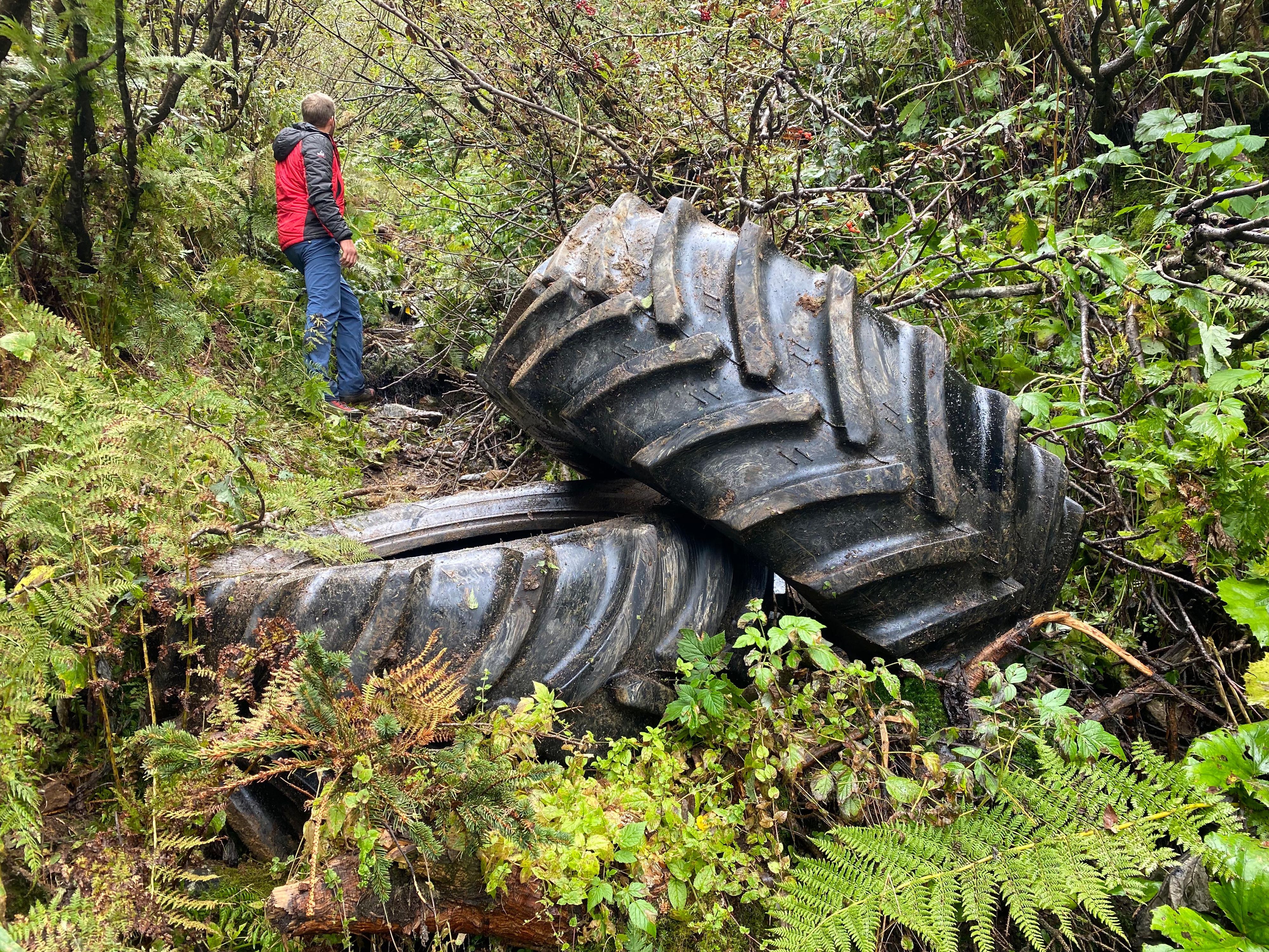 Schwaz-Traktorabsturz von Forstweg zur Proxnalm in Schwaz --Fotocredit: ZOOM.TIROL 