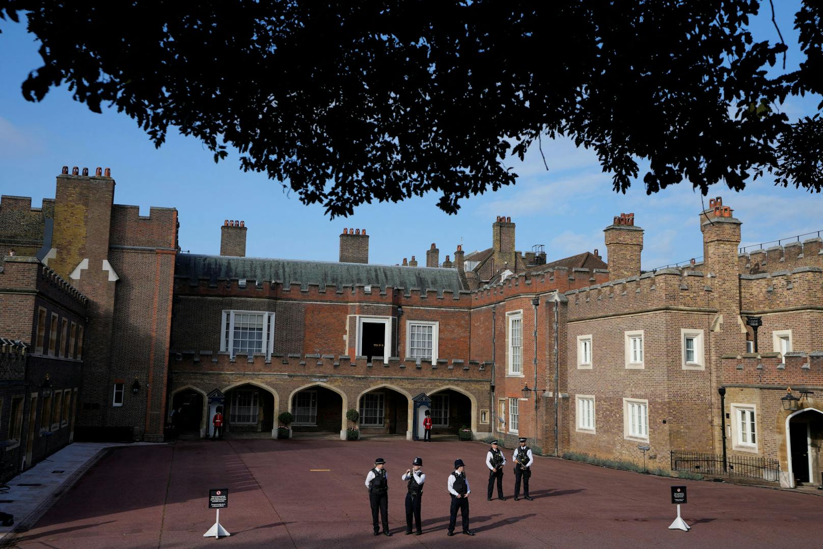Im St. James's Palace in London findet die Proklamation von König Charles III. statt.