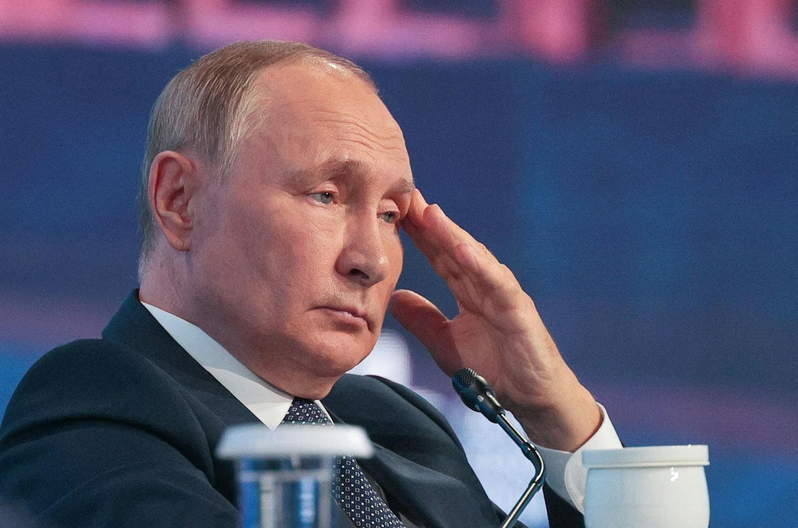 Kriegsherr Wladimir Putin verliert im Ukraine-Krieg immer mehr an Boden.