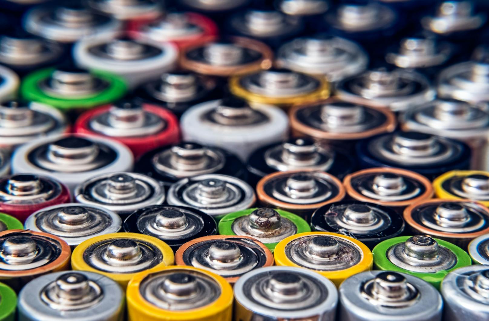 Das sei ein großer Fortschritt gegenüber herkömmlichen Batterien: "Die Polypropylen- und Polycarbonat-Separatoren, die in Lithium-Ionen-Batterien weit verbreitet sind, brauchen zum Beispiel Hunderte oder Tausende von Jahren, um sich abzubauen, und belasten die Umwelt zusätzlich."