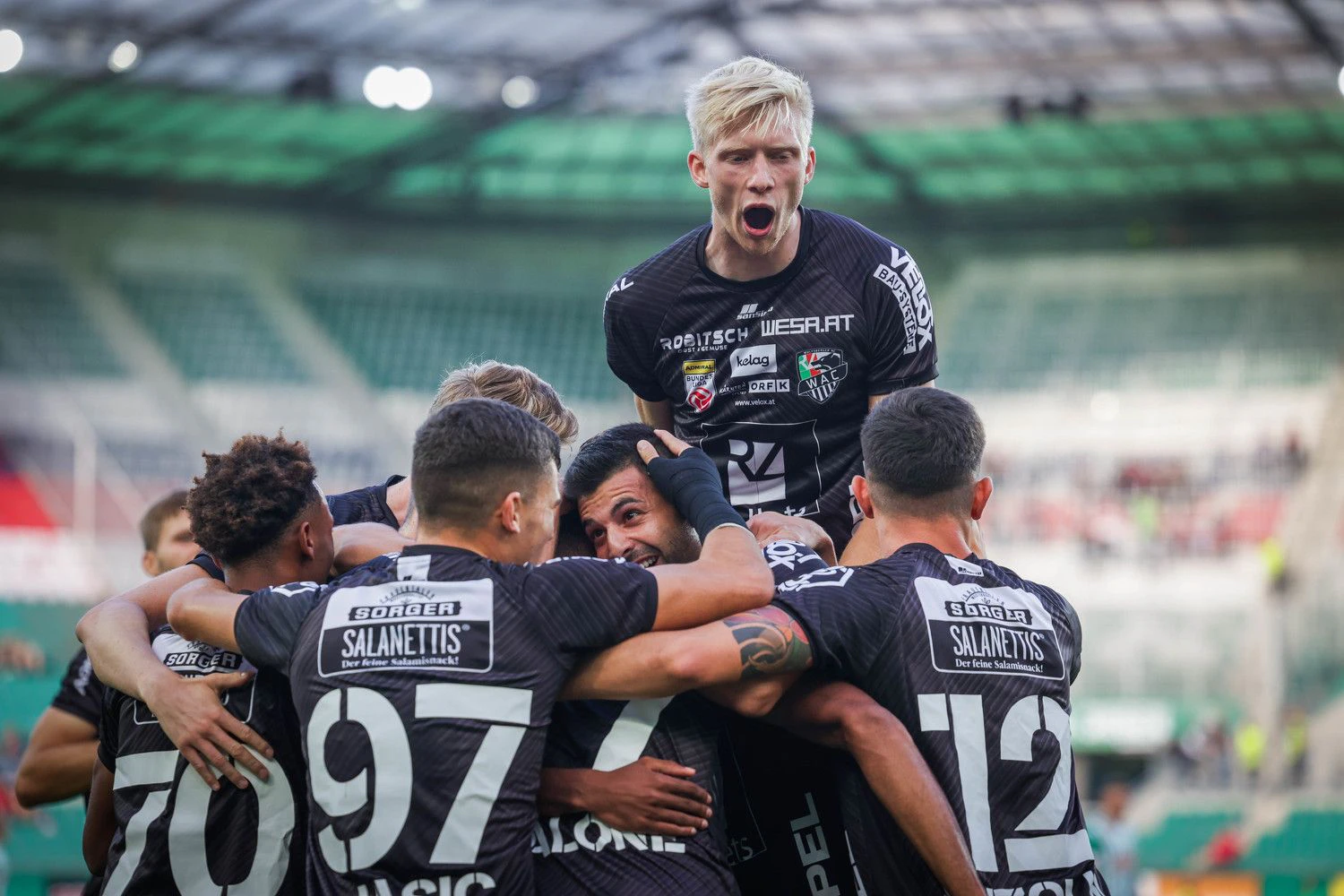 Wolfsberg feiert einen klaren Erfolg bei Rapid Wien. 