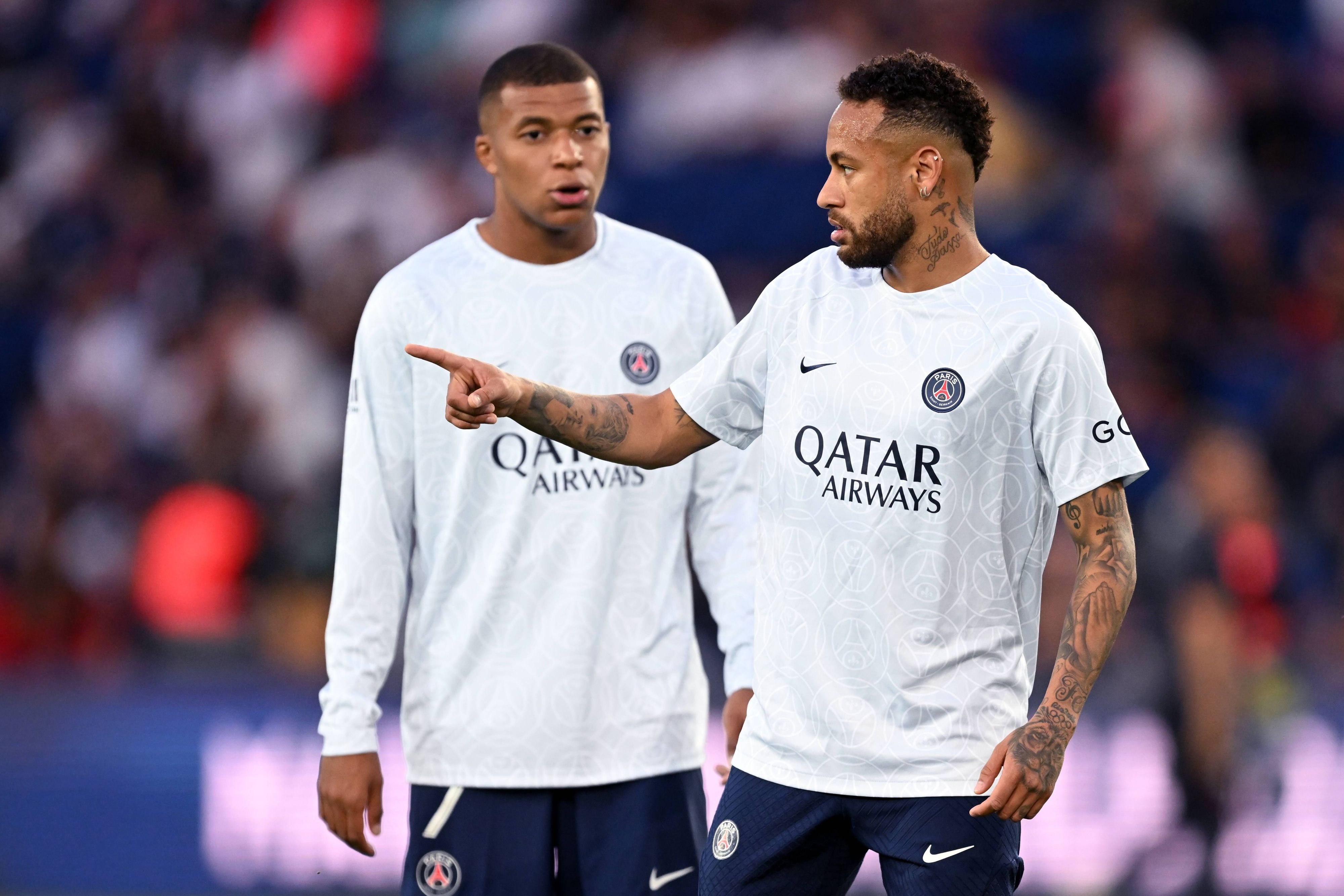 Kylian Mbappe spielte nicht auf Neymar ab, der Brasilianer soll stimksauer sein. 