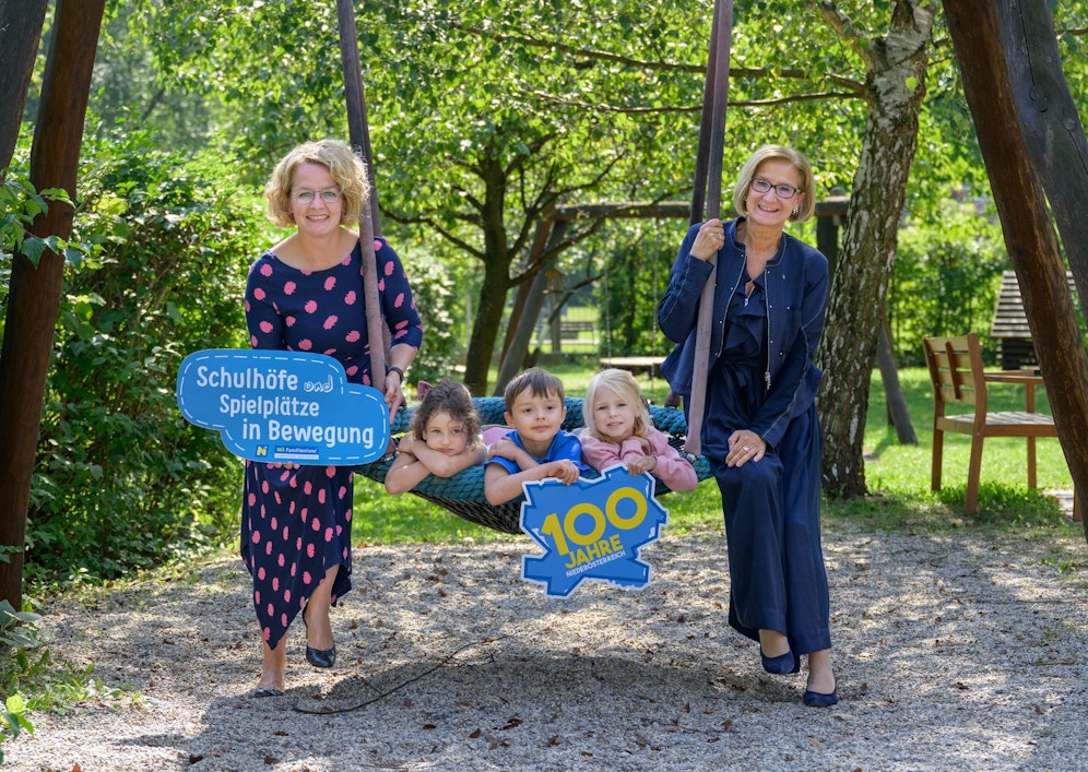 Landeshauptfrau Johanna Mikl-Leitner und Familien- und Bildungs-Landesrätin Christiane Teschl-Hofmeister.