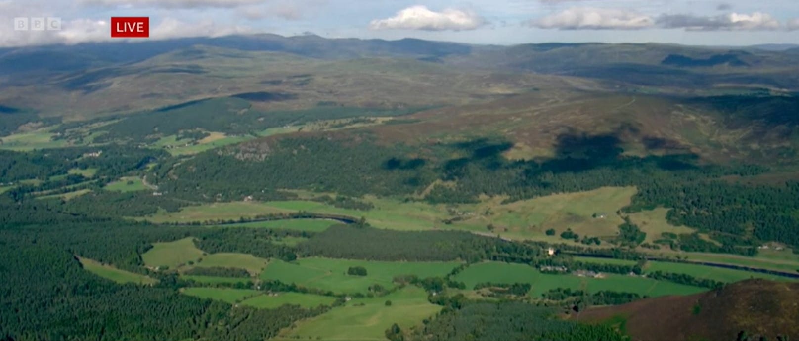 Die Fahrt geht durch die schottischen Highlands.