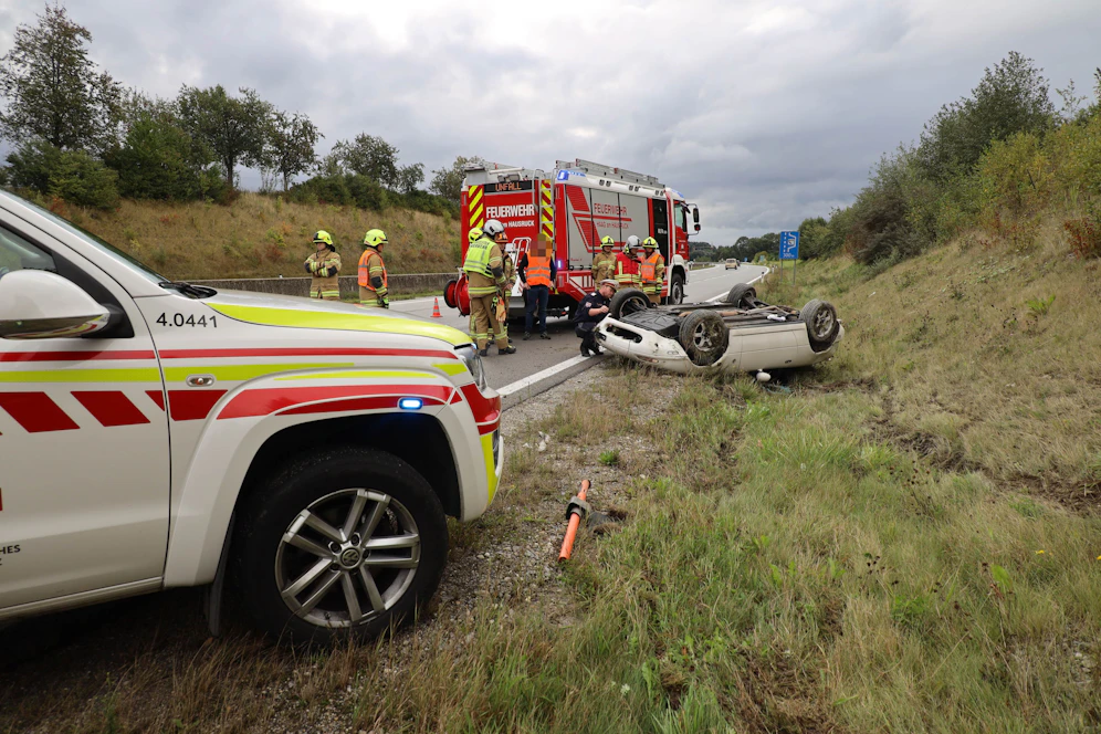 Auf der A8 kam es zu einem Unfall mit einem Cabrio.