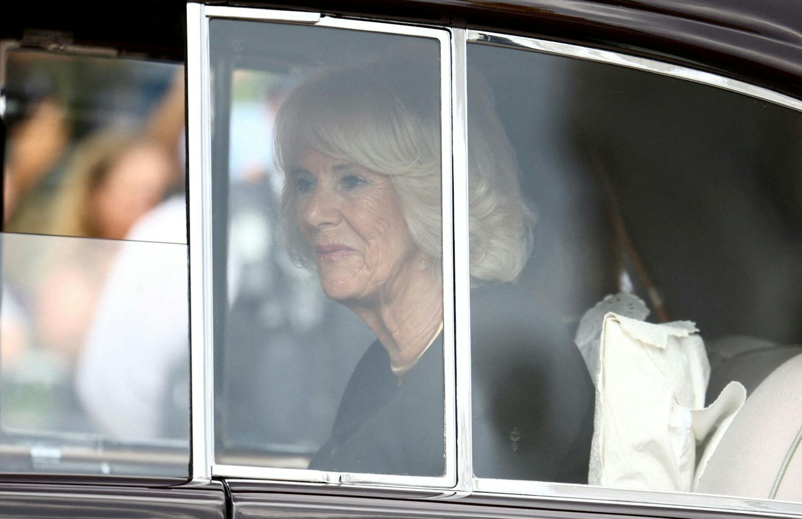 Ob Sitzungen, Trauer-Termine oder Reisen durchs Land, die 75-Jährige unterstützt König Charles III. seit dem Tod seiner Mutter, Queen Elizabeth.