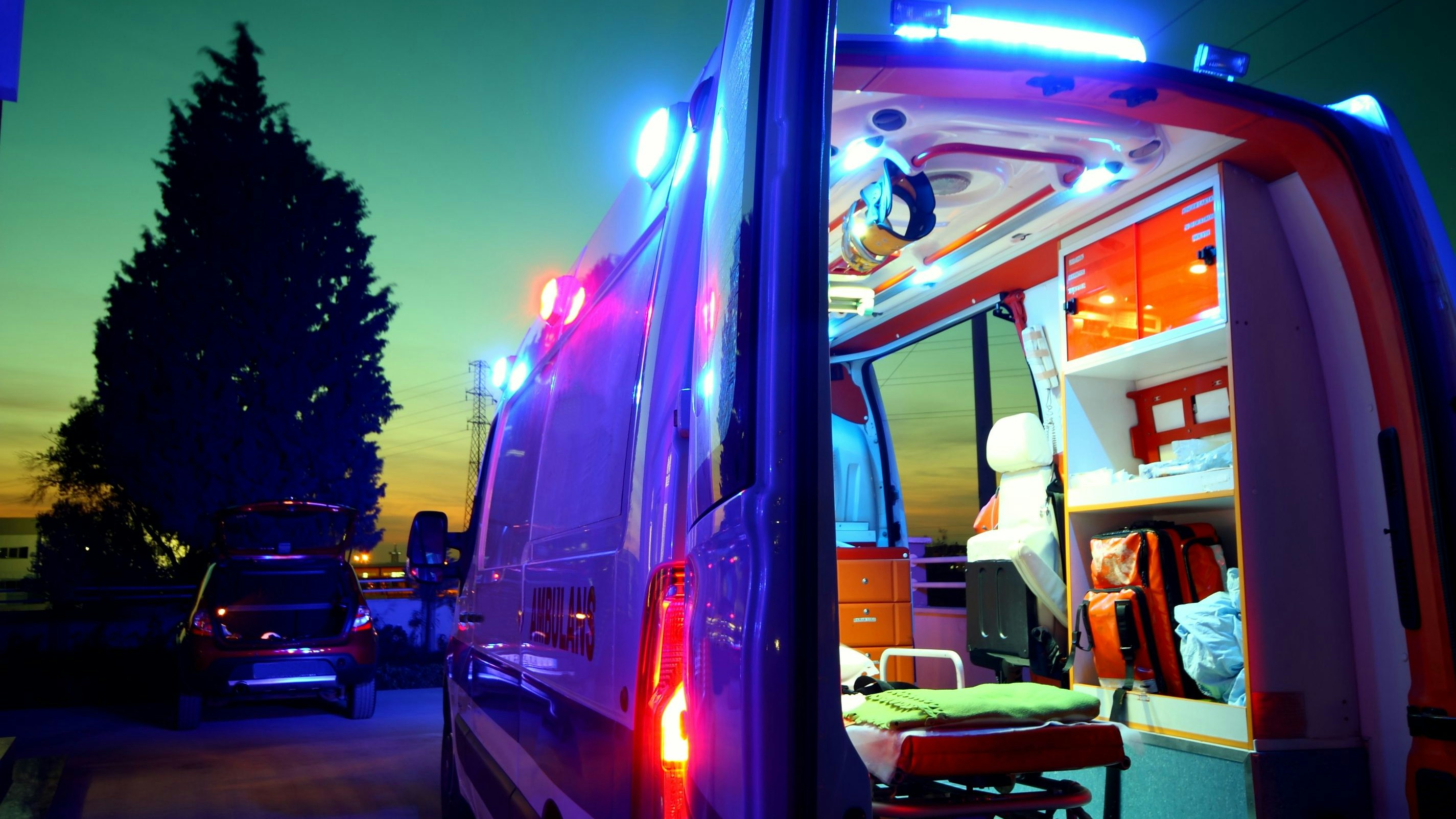 Das Rettungsauto war in den Unfall verwickelt. Symbolbild. 