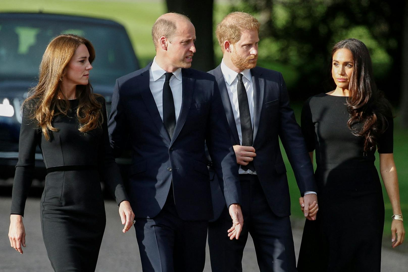 Als Zeichen der Versöhnung spazieren die beiden Prinzenpaare durch Windsor.