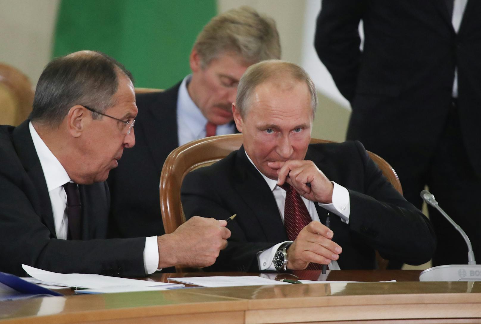 Russlands Präsident Wladimir Putin (re.) mit seinem Außenminister Sergej Lawrow.&nbsp;