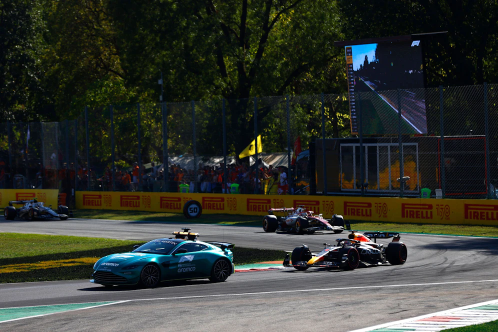 Verstappen hinter dem Safety Car