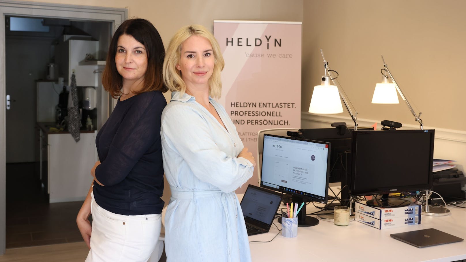 Sabine Niedermüller und Simone Mérey gründeten das Startup "HeldYn". Mit fünf Klicks kann man über die Website eine Pflegekraft buchen, die zuhause unterstützt.