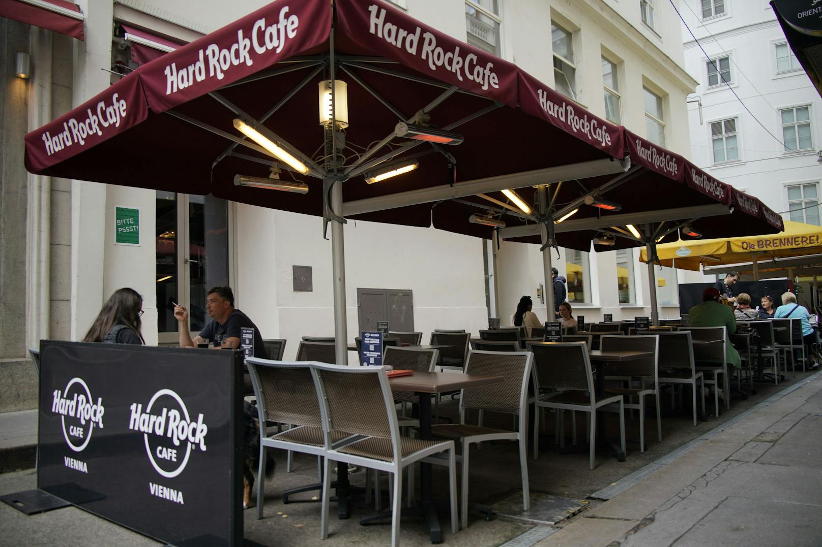 Im Hardrock Café an der Rotenturmstraße laufen die Strahler bereits