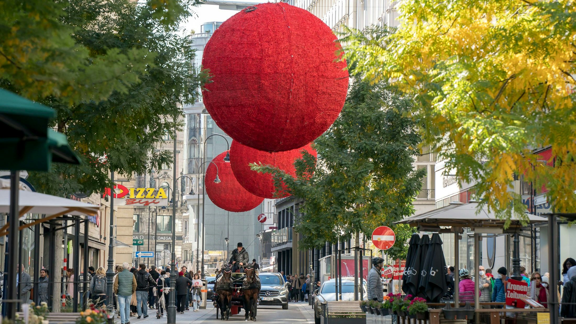 weihnachtsbeleuchtung in der rotenturmstraße, 20211024 foto: helmut graf/tageszeitung heute