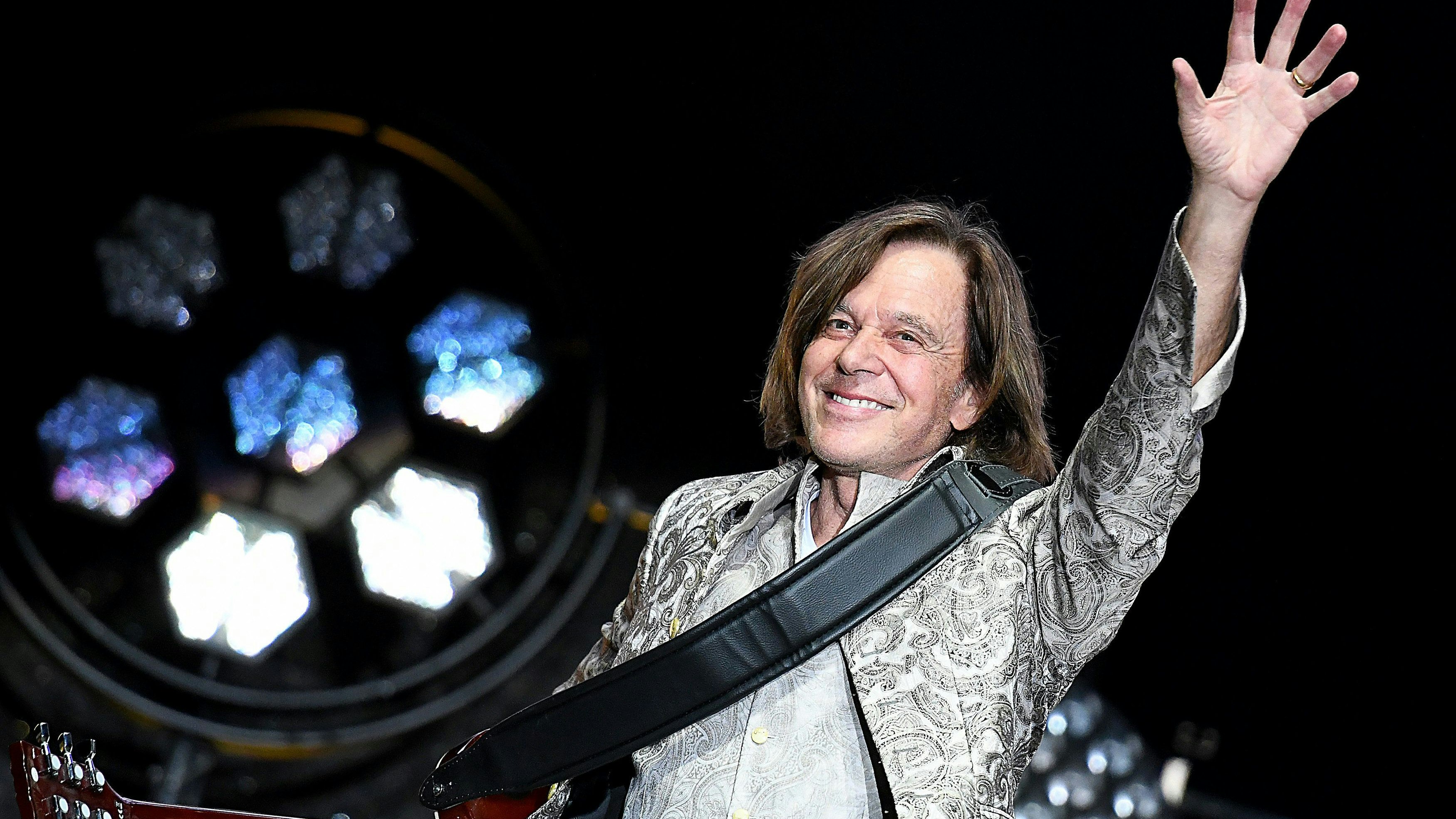 Download von www.picturedesk.com am 12.09.2022 (14:56).  16.11.2019, Mercedes Benz Arena, Berlin, GER, Schlagernacht des Jahres 2019, im Bild v.l. Juergen Drews live bei der Schlagernacht des Jahres in der Mercedes Benz Arena Berlin. // during the Schlager night of the year at the Mercedes Benz Arena in Berlin, Germany on 2019/11/16. EXPA Pictures © 2019, PhotoCredit: EXPA/ Eibner-Pressefoto/ Lakomski *****ATTENTION - OUT of GER***** - 20191119_PD12298 - Rechteinfo: Rights Managed (RM)