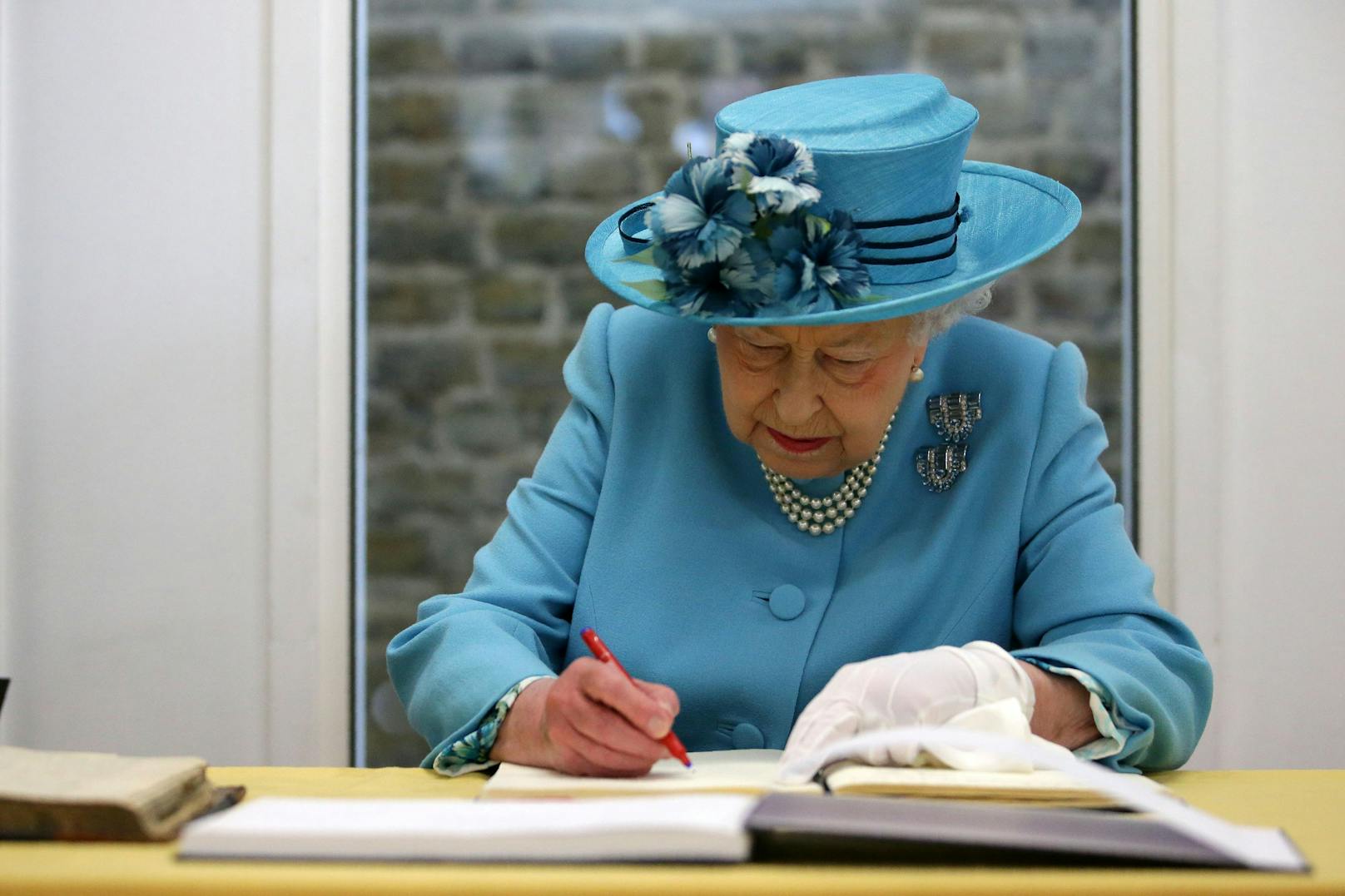 Britin kriegt Telegramm der Queen – 2 Tage nach deren Tod
