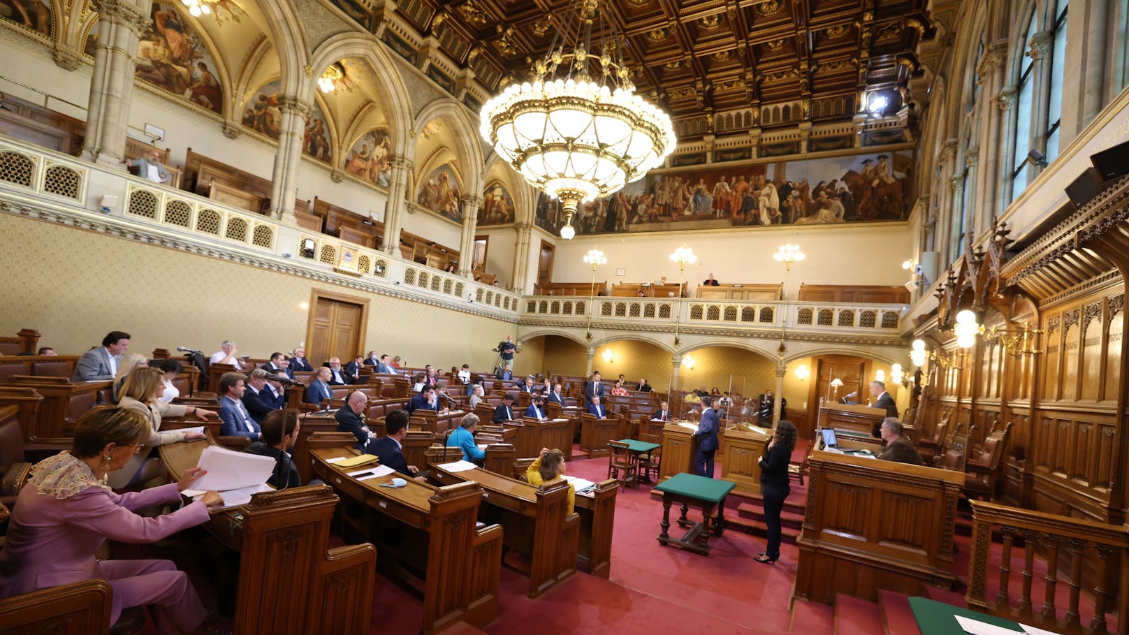 Im Finanzausschuss des Wiener Gemeinderats müssen Hilfsgelder von 1,4 Mrd. Euro für die Wien Energie nachträglich genehmigt werden.