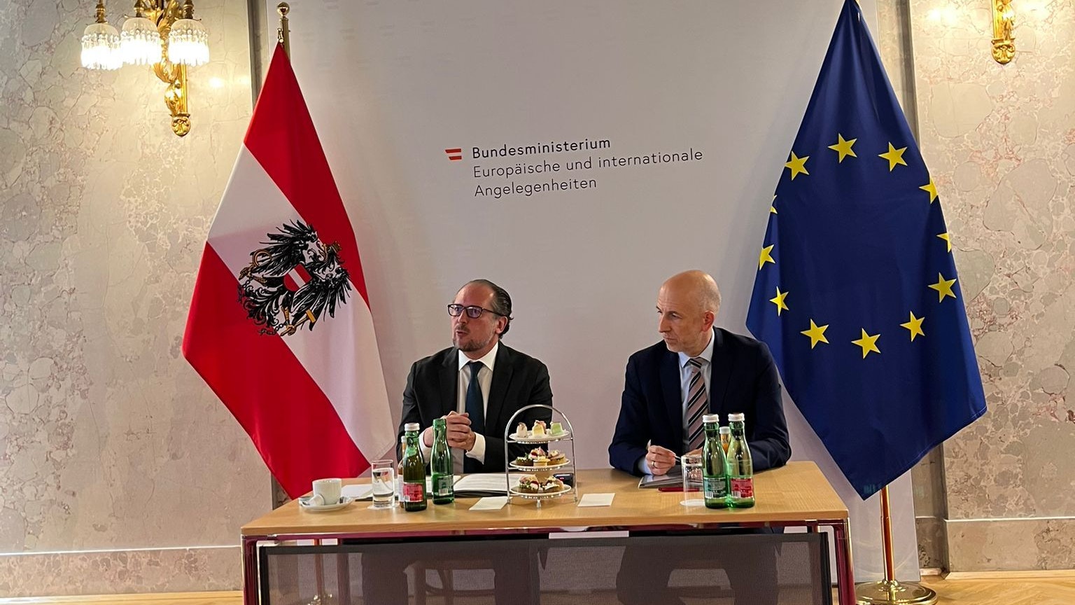 Am Montag luden Außenminister Schallenberg und Wirtschaftsminister Kocher zu einem Hintergrundgespräch im Außenministerium.
