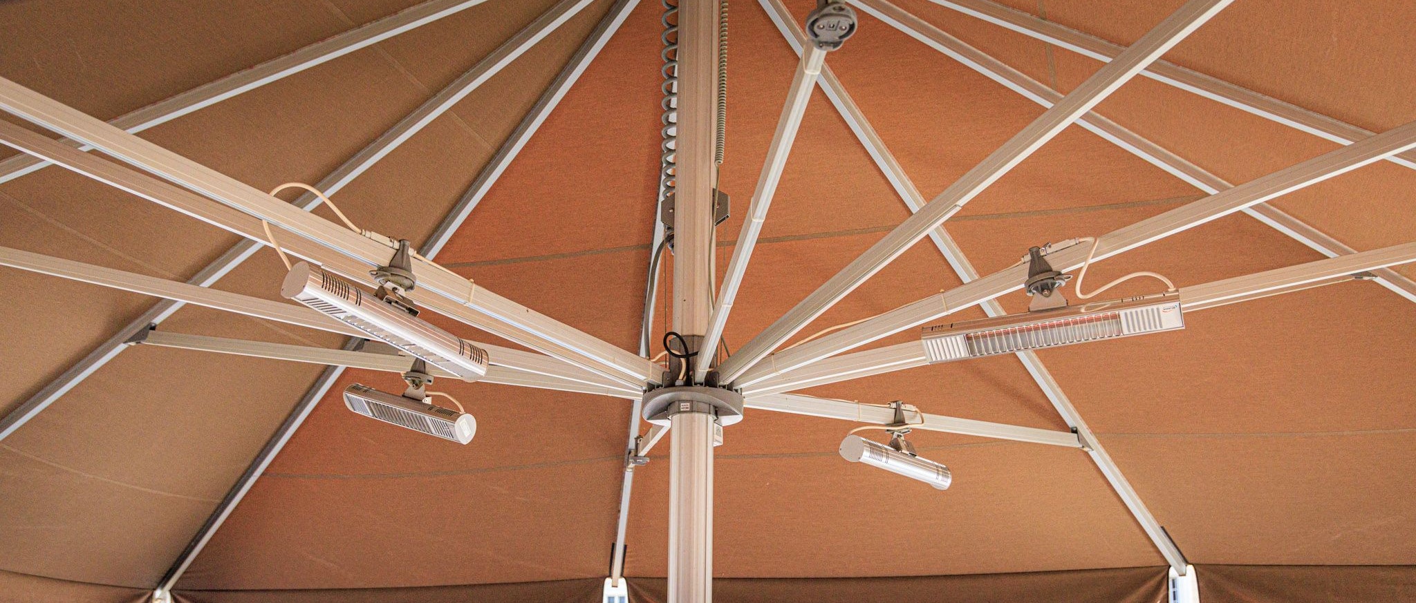 Heizstrahler im Linzer Kaffee Glockenspiel