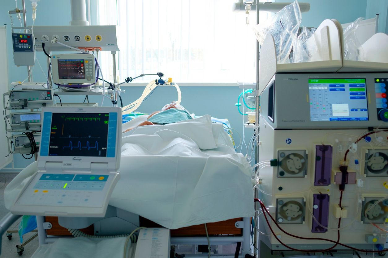 2017-04-05, Belarus, Grodno, Regional cardiac hospital. Emergency patient in critical state with intraaortic balloon pump and extracorporeal circuit hemodialysis assist. Editorial content.