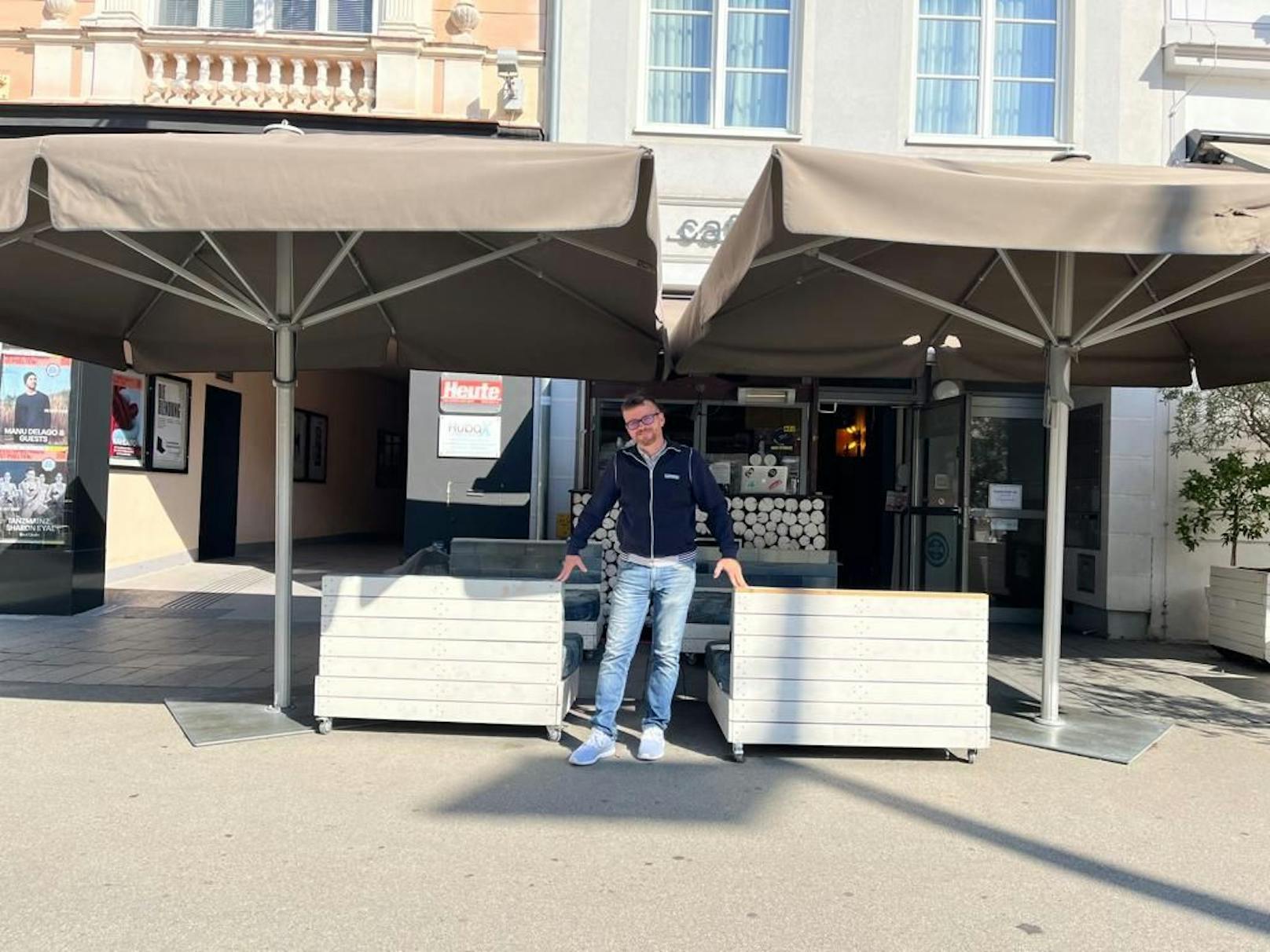 Florian Zizlavsky vom Cafe Central am Rathausplatz in St. Pölten: "Dann kann ich heuer nur warm ausblasen"