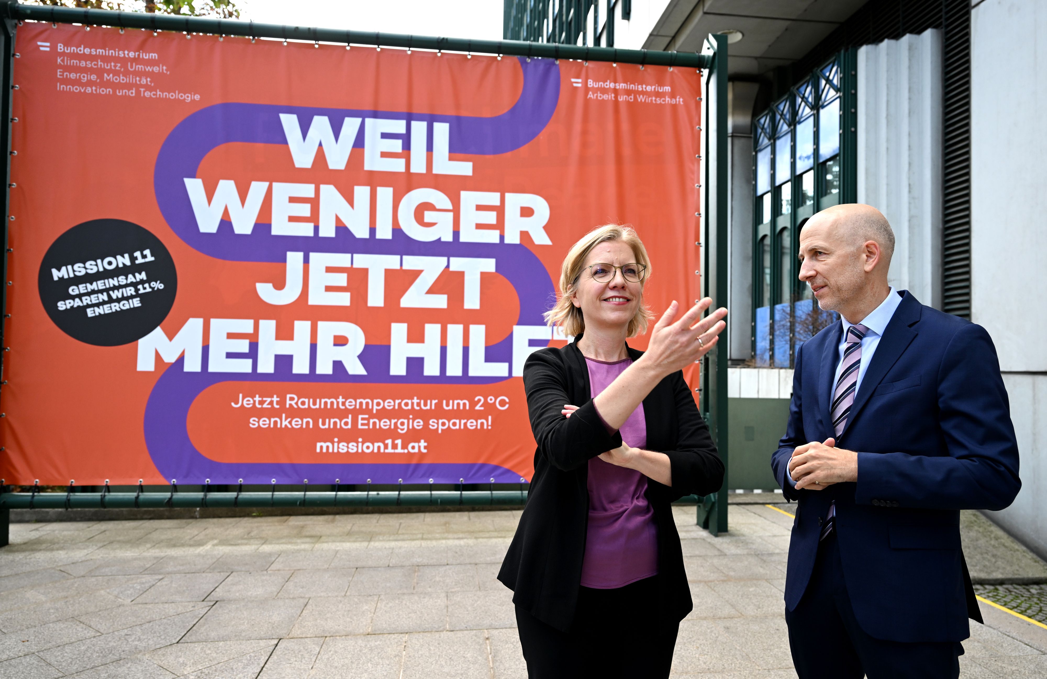 Umweltministerin Leonore Gewessler und Wirtschaftsminister Martin Kocher stellten die Sparkampagne vor.