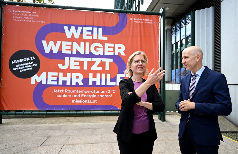 Umweltministerin Leonore Gewessler und Wirtschaftsminister Martin Kocher stellten die Sparkampagne vor.