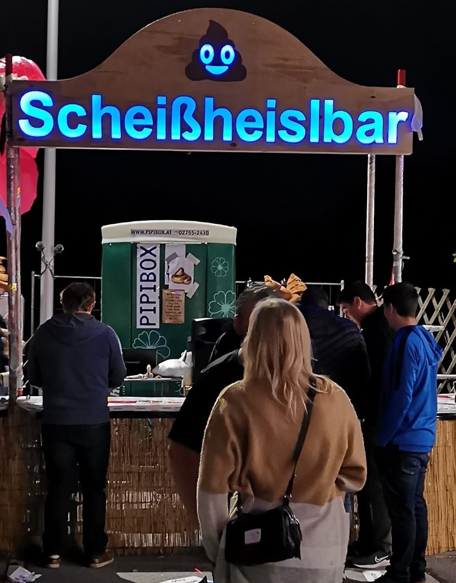 Passender Name für die Bar bei der Summer-End-Party in Laimbach.