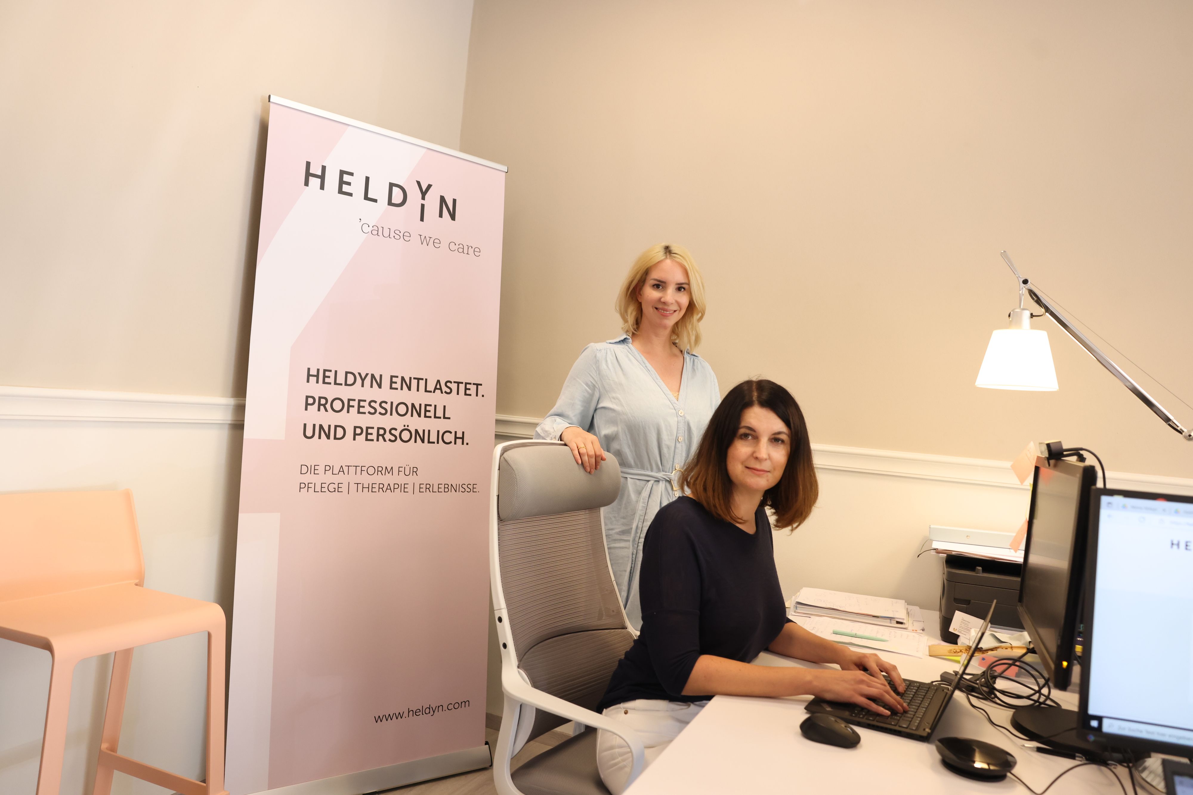 Mit ihrem Projekt wollen die beiden Krankenpflegerinnen die "Pflege revolutionieren" und familiäre Netzwerke entlasten.