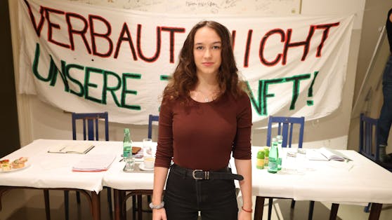Lena Schilling von "Lobau bleibt" kündigte in Wien mit mehreren Klimagruppen nationale Proteste an, darunter auch die Besetzung von Schulen.