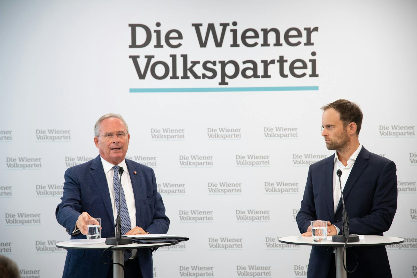 Man gehe nach dem Rücktritt von Laura Sachslehner "geeint nach Außern", betonten Landesparteiobmann Karl Mahrer (li.) und Klubobmann Markus Wölbitsch.