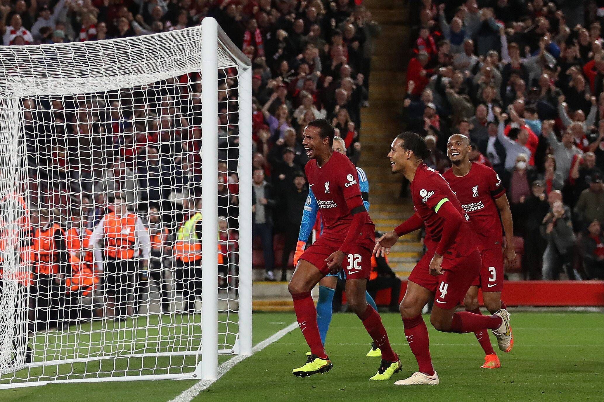 Liverpool gewinnt gegen Ajax Amsterdam hauchdünn. 