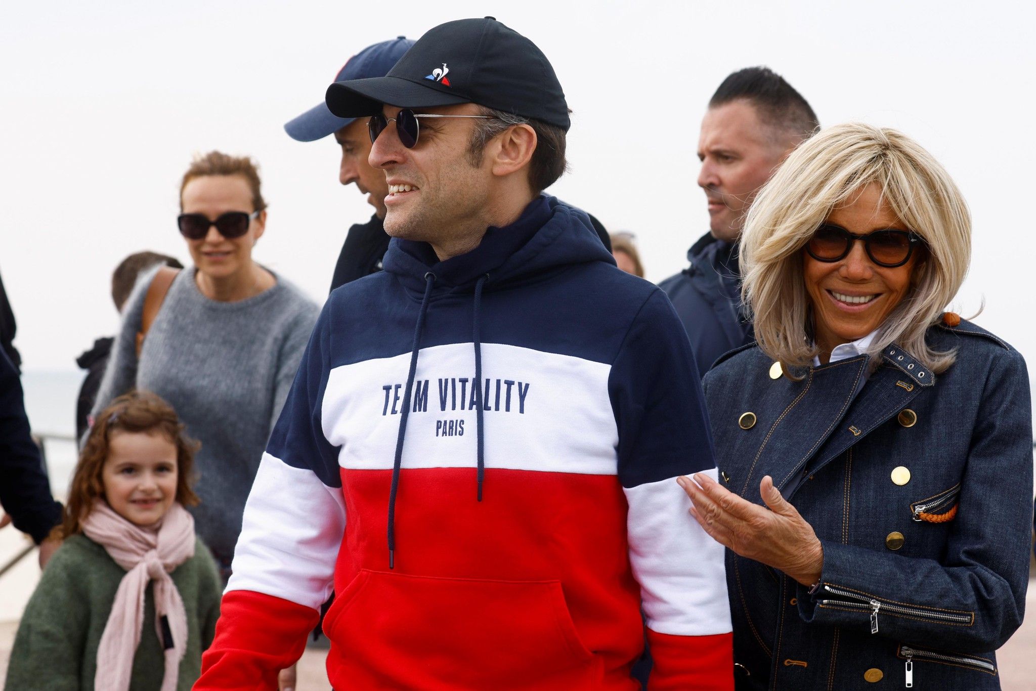 Dass Macron sich für den E-Sport begeistert, ist kein Geheimnis. Hier trägt er einen Hoodie der französischen E-Sport-Organisation Team Vitality.