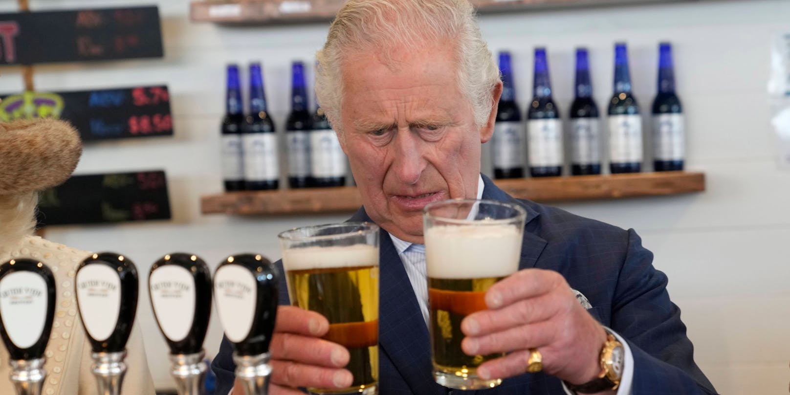 Charles III. gönnt sich gerne mal ein (oder zwei) Bier.