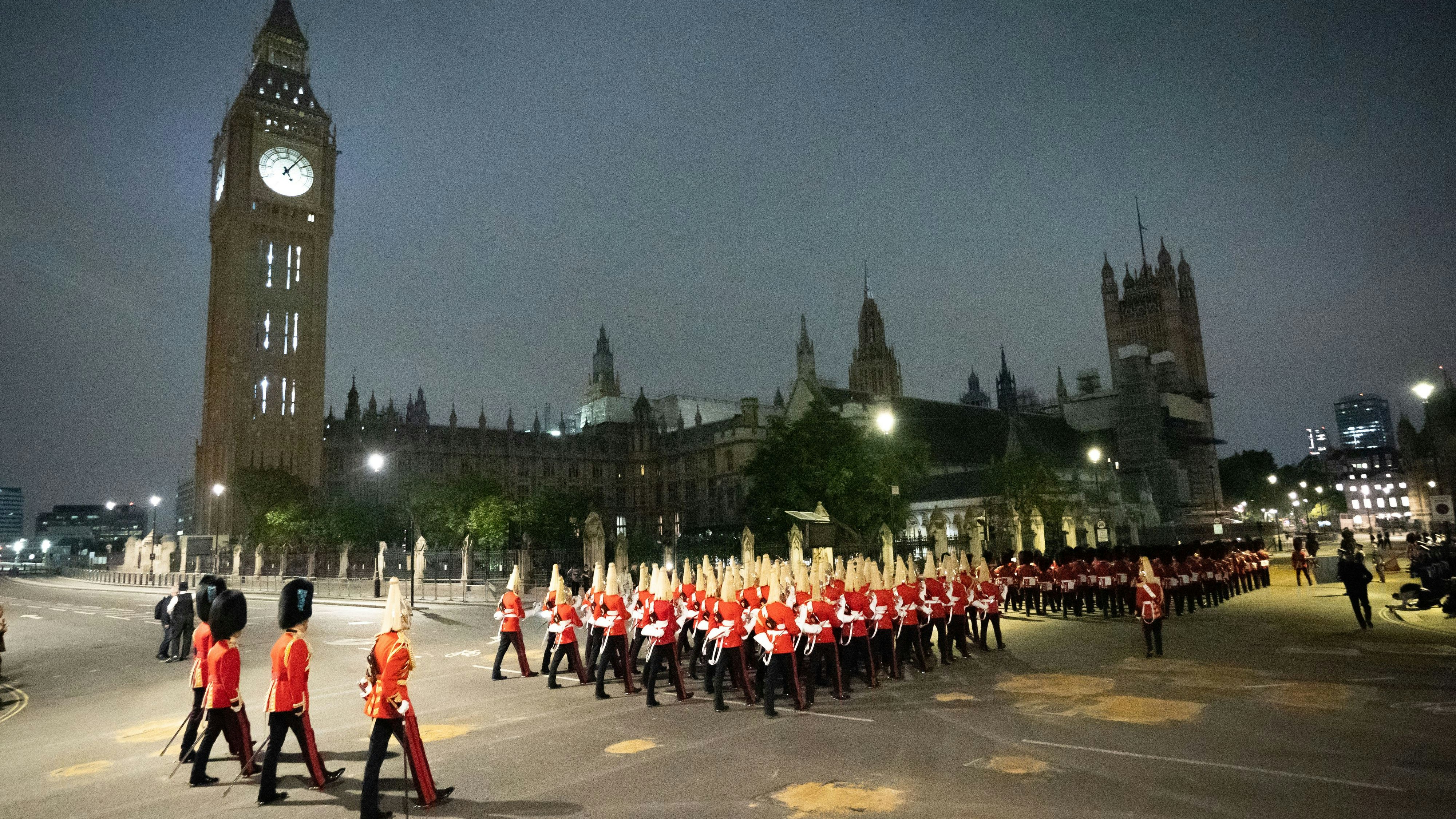 Im ORF sind rund neun Stunden Fernsehprogramm eingeplant.