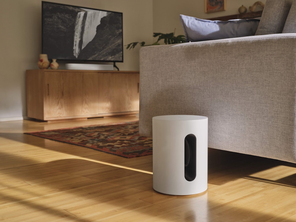 Der Sub Mini verfügt über ein rundes Design, soll dabei groß beim Bass aufspielen.