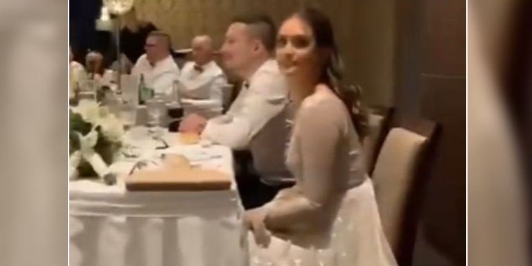 Braut Dani Russells ist sichtlich sauer.