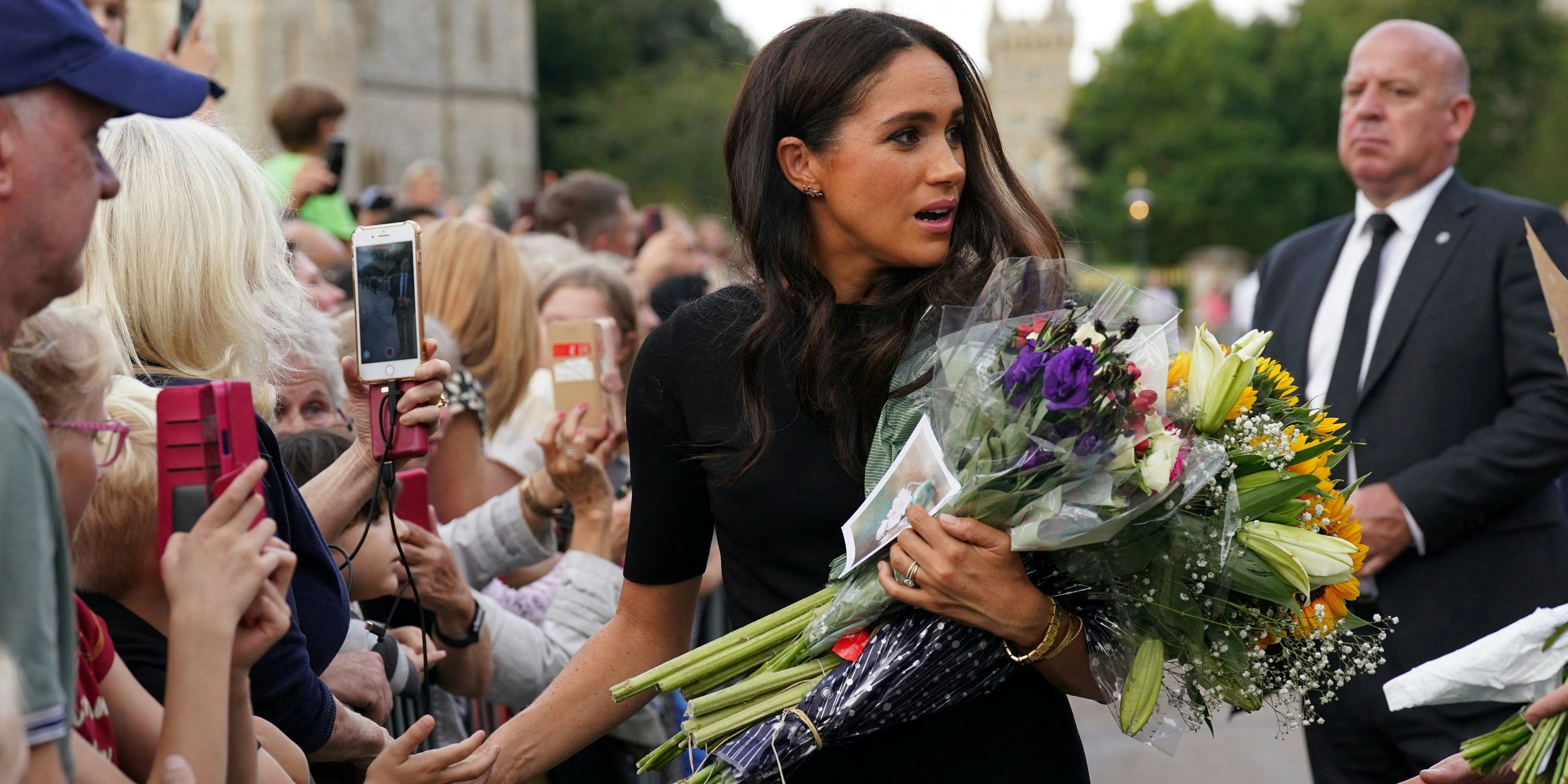 Die Herzogin trifft das britische Volk beim Schloss Windsor.