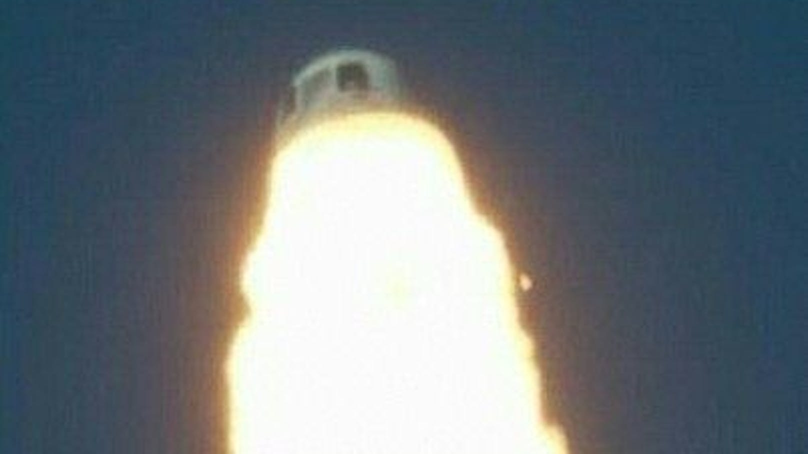 Fehlstart bei Blue Origin: Die Rakete des Raumfahrtunternehmens von Jeff Bezos stürzt kurz nach dem Start ab.