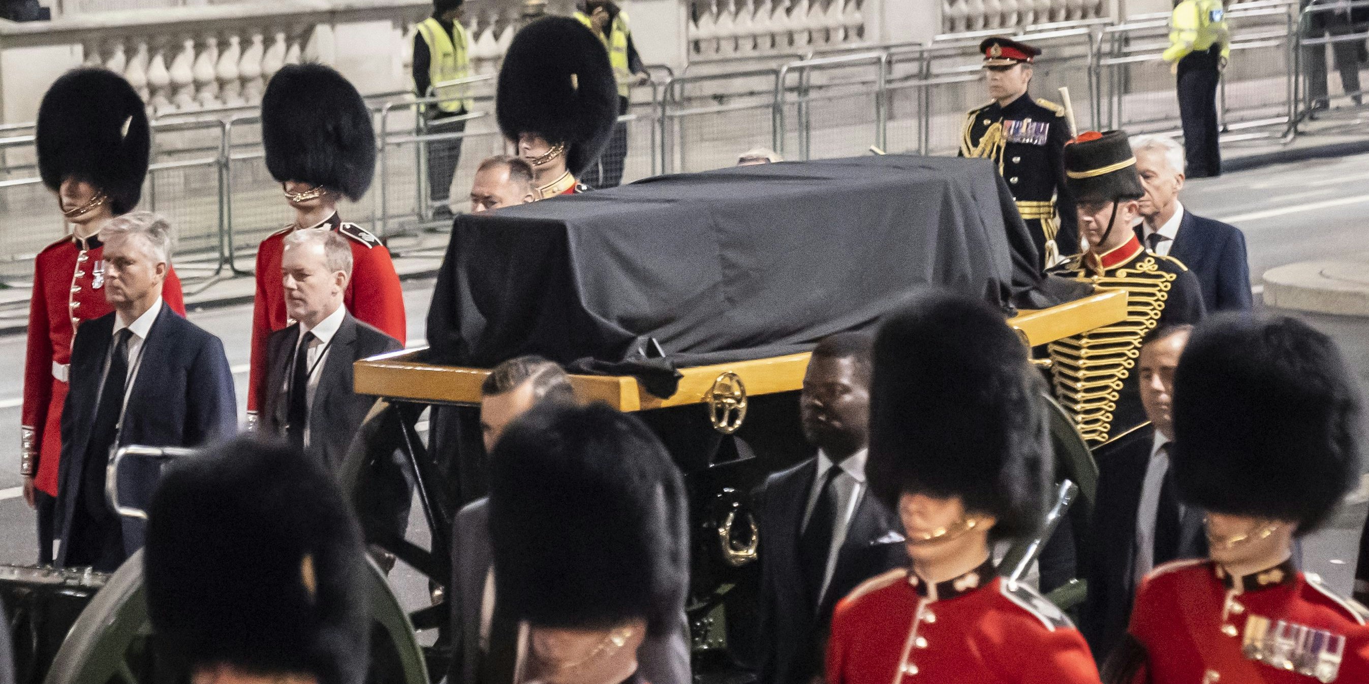 Bereits sechs Tage vor dem offiziellen Begräbnis wird der Ablauf geübt.